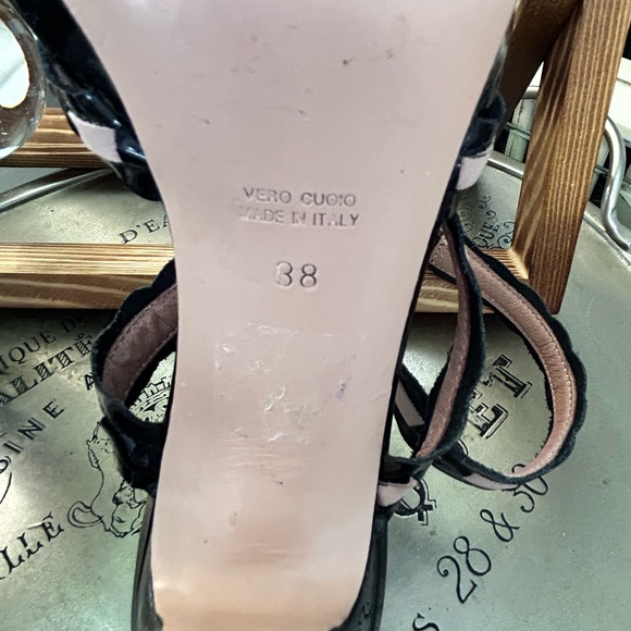 Sexy Valentino strappy heels! - Picture 2 of 4